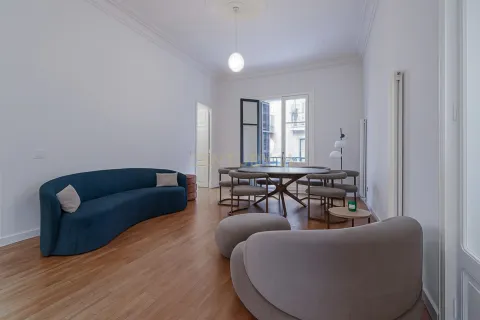 Apartment for sale in Barcelona, Spain 3 bedrooms, 147 sq.m. No. 167012 - photo 2