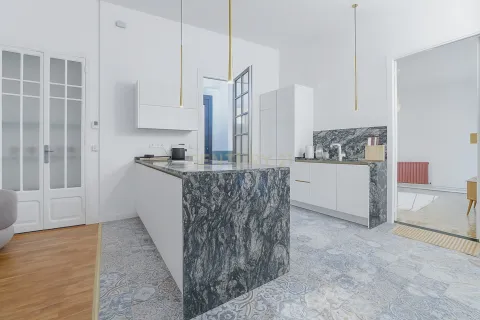 Apartment for sale in Barcelona, Spain 3 bedrooms, 147 sq.m. No. 167012 - photo 5