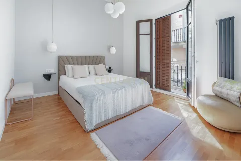 Apartment for sale in Barcelona, Spain 3 bedrooms, 147 sq.m. No. 167012 - photo 8
