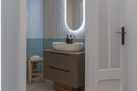 Apartment for sale in Barcelona, Spain 3 bedrooms, 147 sq.m. No. 167012 - photo 24