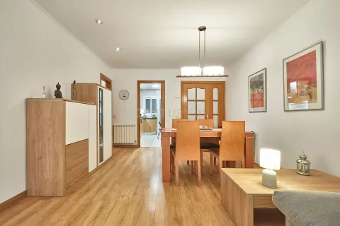 Dzīvoklis pārdošanā Manresa, Barcelona, Spānijā 4 istabas, 109 m2 Nr. 167014 - attēls 9