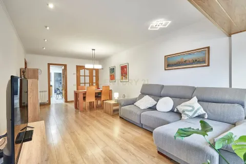 Dzīvoklis pārdošanā Manresa, Barcelona, Spānijā 4 istabas, 109 m2 Nr. 167014 - attēls 3