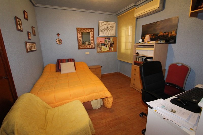 Квартира в Гуардамар-дель-Сегура, Аликанте, Испания 4 спальни, 110м2 №80239