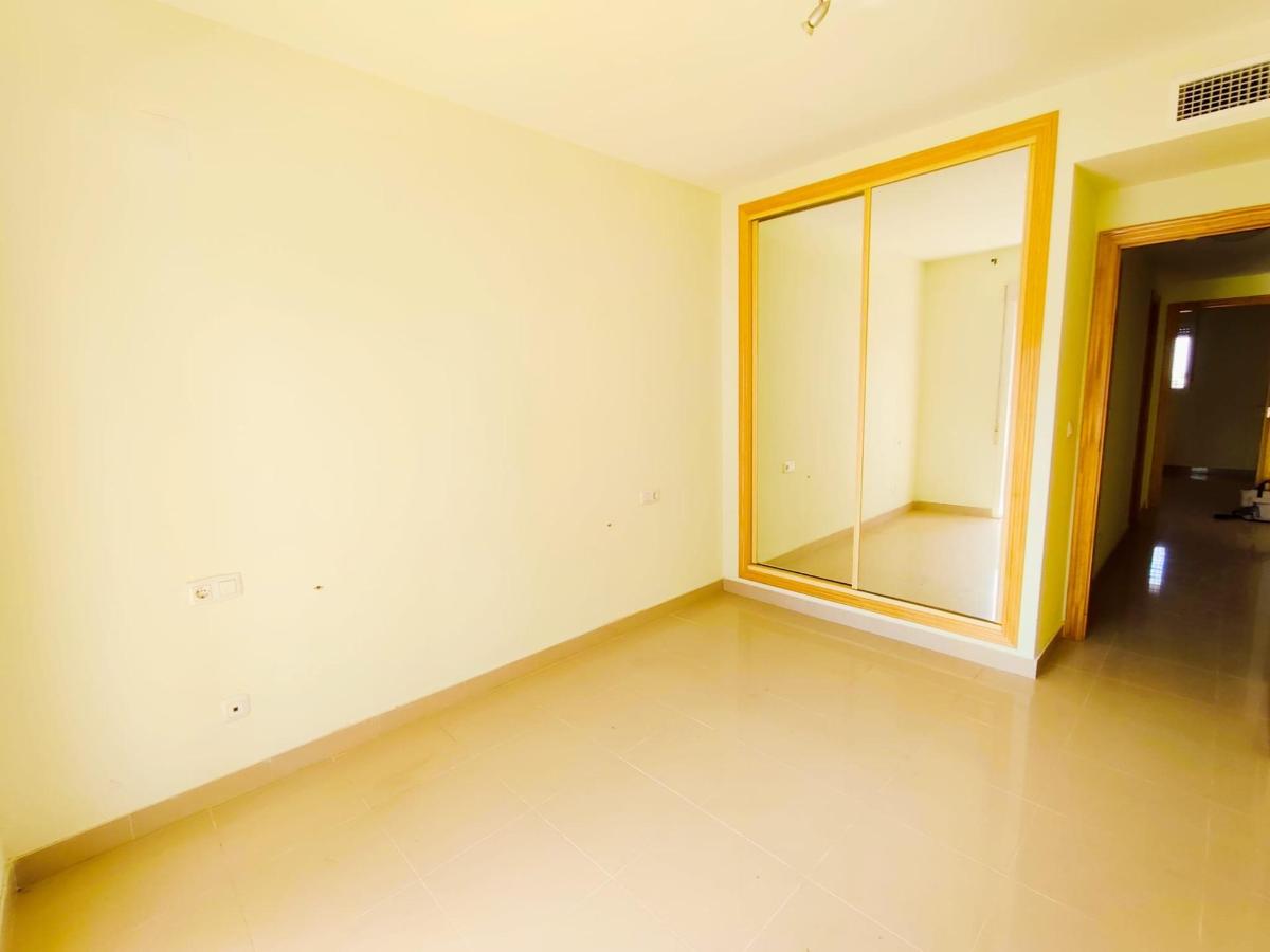 Appartamento a Guardamar del Segura, Alicante, Spagna 2 camere da letto, 80 mq. N° 183881