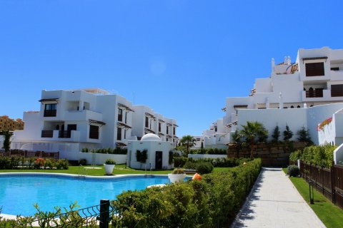 Apartamento en venta Estepona, Málaga, España 3 dormitorios, 118 m2 No. 47944 - foto 1