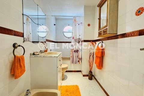Bungalow w Torrevieja, Alicante, Hiszpania 2 sypialnie, 81 mkw. nr 148980 – zdjęcie 22