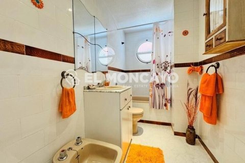 Bungalow w Torrevieja, Alicante, Hiszpania 2 sypialnie, 81 mkw. nr 148980 – zdjęcie 21