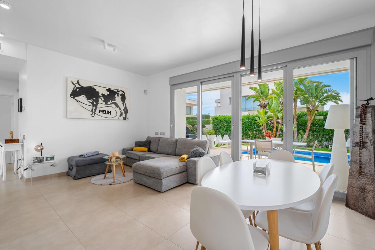 Villa a Orihuela, Alicante, Spagna 3 camere da letto, 119 mq. N° 148979