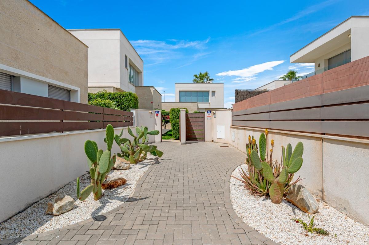 Villa a Orihuela, Alicante, Spagna 3 camere da letto, 119 mq. N° 148979