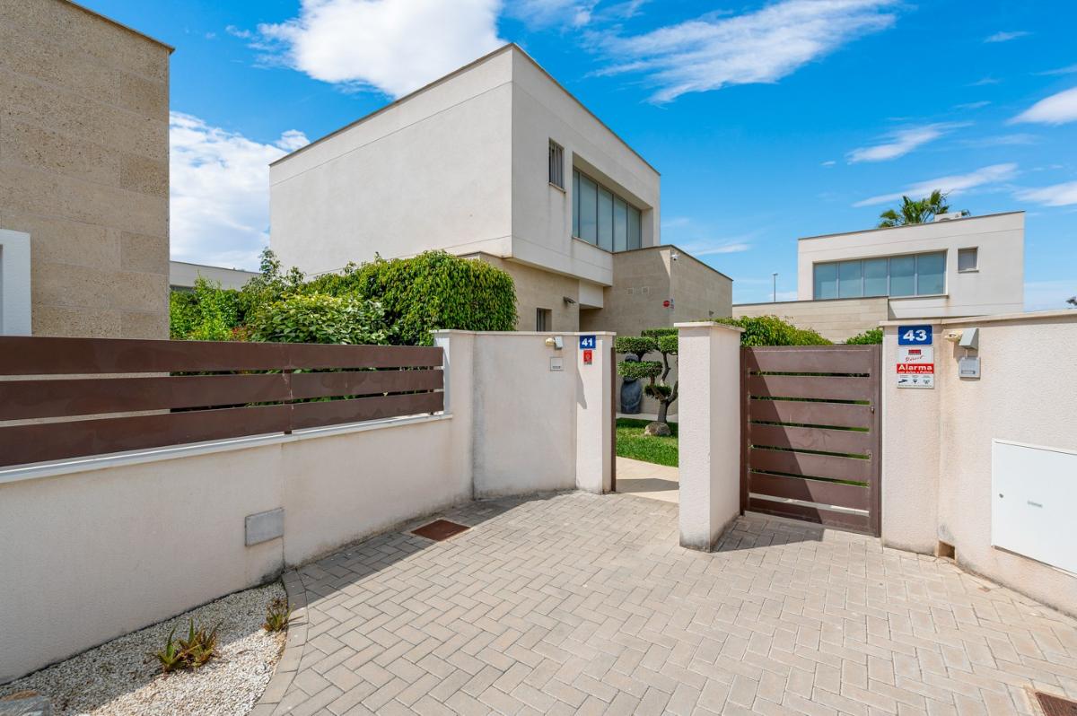 Villa a Orihuela, Alicante, Spagna 3 camere da letto, 119 mq. N° 148979