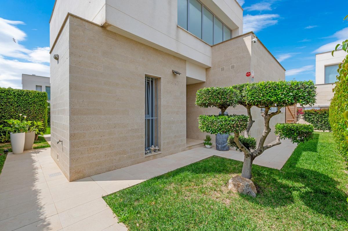 Villa a Orihuela, Alicante, Spagna 3 camere da letto, 119 mq. N° 148979