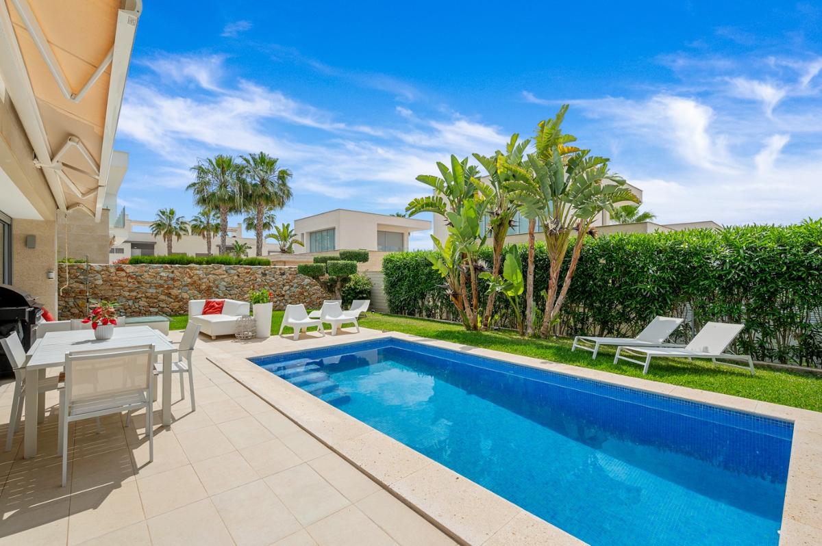 Villa a Orihuela, Alicante, Spagna 3 camere da letto, 119 mq. N° 148979
