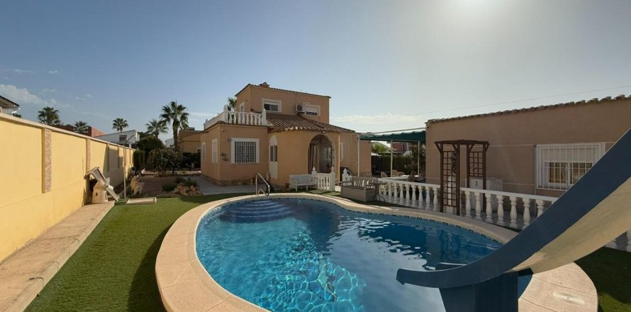 Huvila Torrevieja, Alicante, Espanja 5 makuuhuonetta, 222 m2 No. 112866