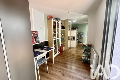 Kaupunkipientalo myytävänä Cerdanyola Del Valles, Barcelona, Espanja, 3 makuuhuonetta, 142 m2 No. 152731 - kuva 24