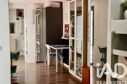 Kaupunkipientalo myytävänä Cerdanyola Del Valles, Barcelona, Espanja, 3 makuuhuonetta, 142 m2 No. 152731 - kuva 22