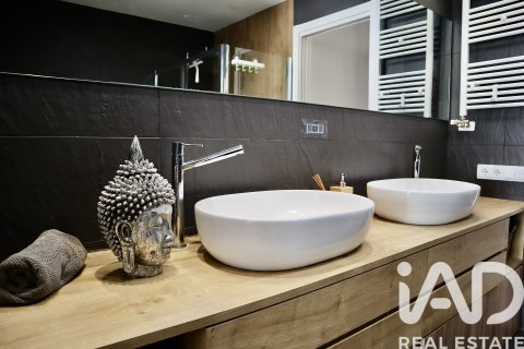 Kaupunkipientalo myytävänä Cerdanyola Del Valles, Barcelona, Espanja, 3 makuuhuonetta, 142 m2 No. 152731 - kuva 29