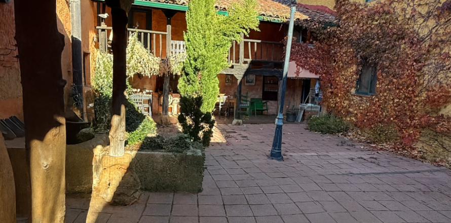 Villa in Valdefresno, Leon, Spain 4 bedrooms, 220 sq.m. No. 152736