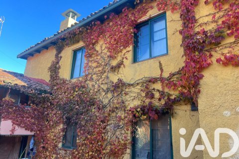 Villa for sale in Valdefresno, Leon, Spain 4 bedrooms, 220 sq.m. No. 152736 - photo 2