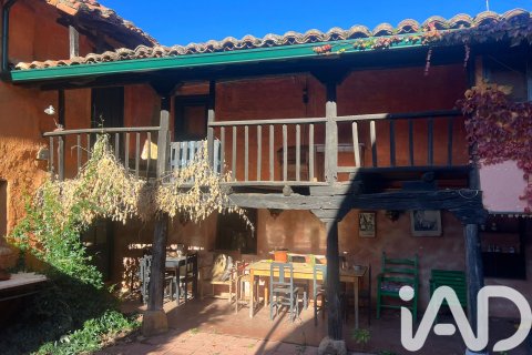Villa for sale in Valdefresno, Leon, Spain 4 bedrooms, 220 sq.m. No. 152736 - photo 3