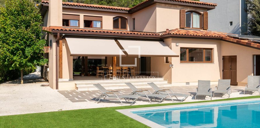 Villa in Sant Cugat Del Valles, Barcelona, Spain 5 bedrooms, 338 sq.m. No. 150455