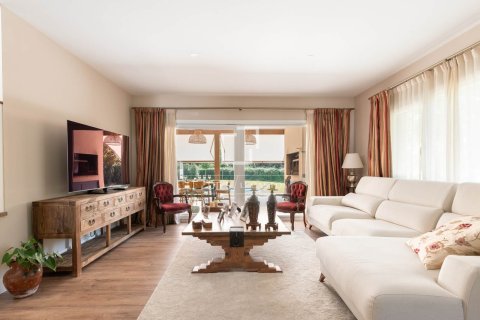 Villa for sale in Sant Cugat Del Valles, Barcelona, Spain 5 bedrooms, 338 sq.m. No. 150455 - photo 3