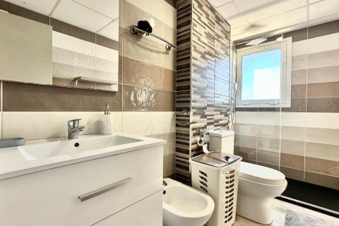 Продажа квартиры Бенидорм, Аликанте, Испания 3 спальни, 124м2 №109378 - фото 29