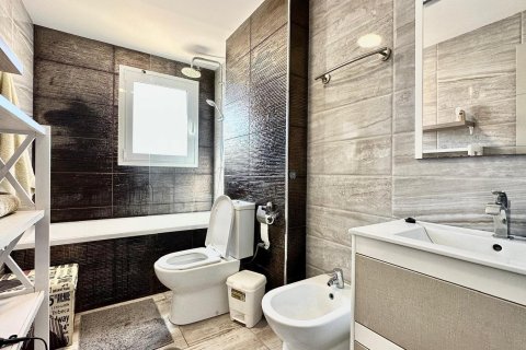 Продажа квартиры Бенидорм, Аликанте, Испания 3 спальни, 124м2 №109378 - фото 30
