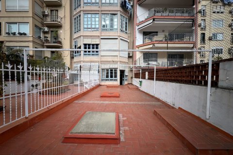 Apartment à vendre à Barcelona, Espagne, 5 chambres, 136 m2 No. 155971 - photo 3