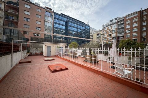 Apartment à Barcelona, Espagne 5 chambres, 136 m2 No. 155971