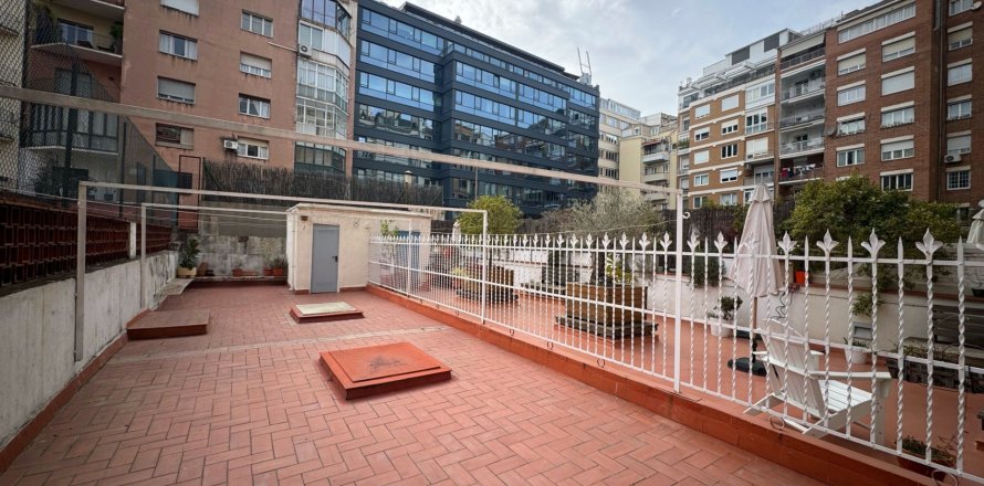 Apartment à Barcelona, Espagne 5 chambres, 136 m2 No. 155971