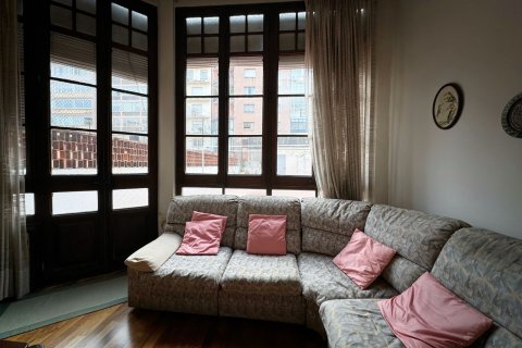 Apartment à vendre à Barcelona, Espagne, 5 chambres, 136 m2 No. 155971 - photo 4