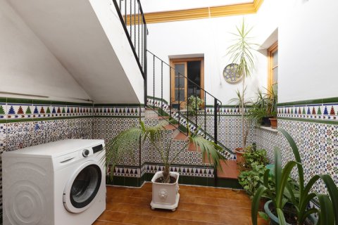 House for sale in Coria del Rio, Seville, Spain 5 bedrooms, 500 sq.m. No. 155970 - photo 15