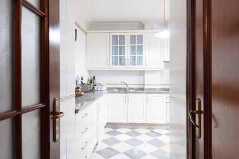 House for sale in Coria del Rio, Seville, Spain 5 bedrooms, 500 sq.m. No. 155970 - photo 12