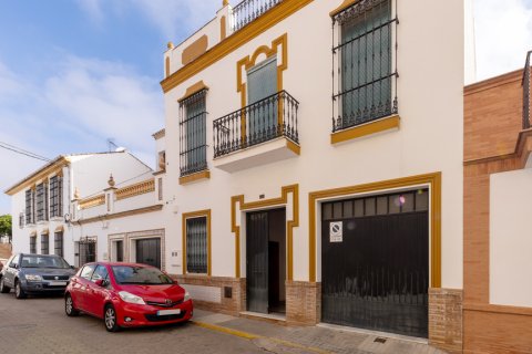 House for sale in Coria del Rio, Seville, Spain 5 bedrooms, 500 sq.m. No. 155970 - photo 4