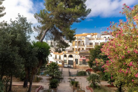 House for sale in Coria del Rio, Seville, Spain 5 bedrooms, 500 sq.m. No. 155970 - photo 3