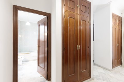 House for sale in Coria del Rio, Seville, Spain 5 bedrooms, 500 sq.m. No. 155970 - photo 25