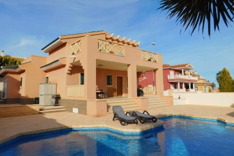 Вилла в Сьюдад Кесада, Аликанте, Испания 4 спальни, 207м2 №149112
