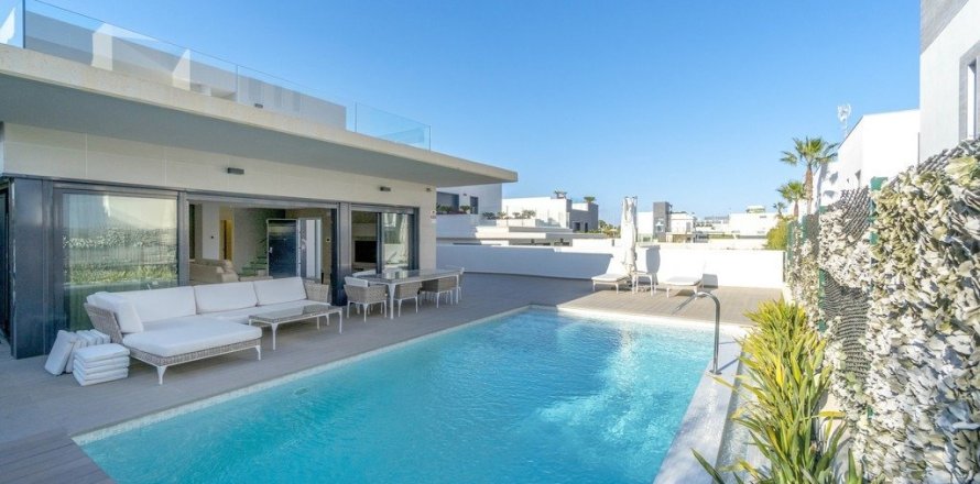 Villa in Alicante, Spain 3 bedrooms, 196 sq.m. No. 149117