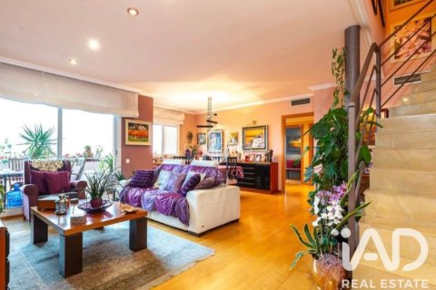 Duplex à vendre à Sant Feliu de Llobregat, Barcelona, Espagne, 4 chambres, 209 m2 No. 187553 - photo 19