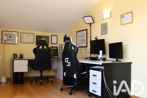 Duplex à vendre à Sant Feliu de Llobregat, Barcelona, Espagne, 4 chambres, 209 m2 No. 187553 - photo 21
