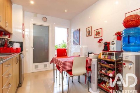Duplex à vendre à Sant Feliu de Llobregat, Barcelona, Espagne, 4 chambres, 209 m2 No. 187553 - photo 8