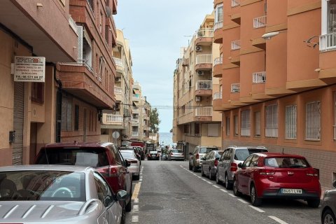 Kattohuoneisto myytävänä Torrevieja, Alicante, Espanja, 2 makuuhuonetta, 77 m2 No. 138817 - kuva 23
