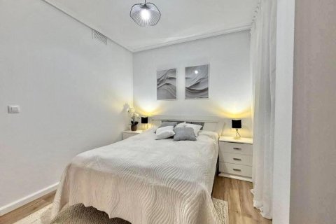 Kattohuoneisto myytävänä Torrevieja, Alicante, Espanja, 2 makuuhuonetta, 77 m2 No. 138817 - kuva 12