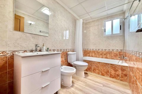 Kattohuoneisto myytävänä Torrevieja, Alicante, Espanja, 2 makuuhuonetta, 77 m2 No. 138817 - kuva 20
