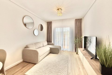 Kattohuoneisto myytävänä Torrevieja, Alicante, Espanja, 2 makuuhuonetta, 77 m2 No. 138817 - kuva 2