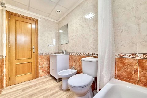 Kattohuoneisto myytävänä Torrevieja, Alicante, Espanja, 2 makuuhuonetta, 77 m2 No. 138817 - kuva 21