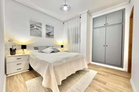 Kattohuoneisto myytävänä Torrevieja, Alicante, Espanja, 2 makuuhuonetta, 77 m2 No. 138817 - kuva 11