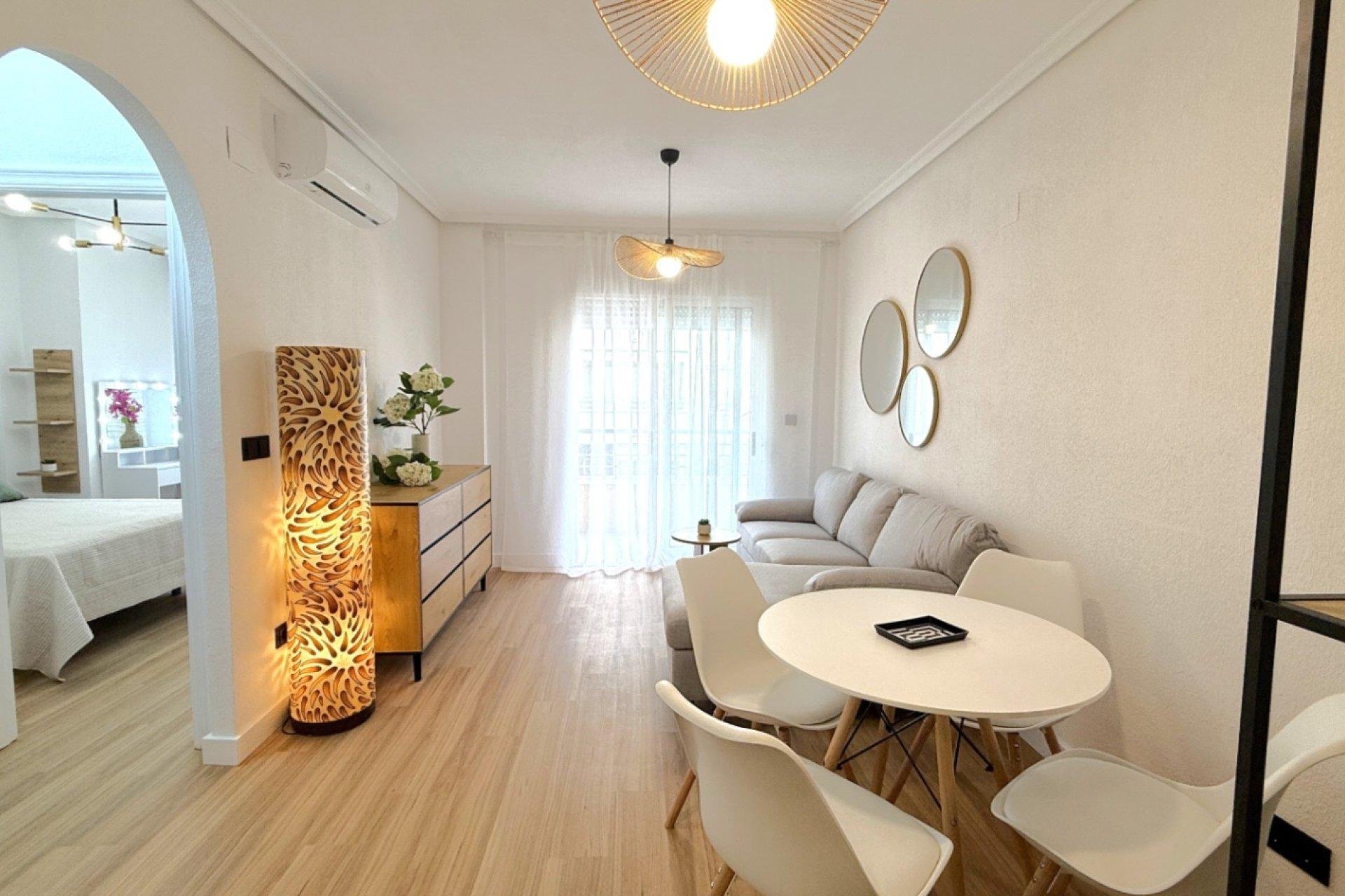 Huoneisto Torrevieja, Alicante, Espanja 2 makuuhuonetta, 50 m2 No. 184287