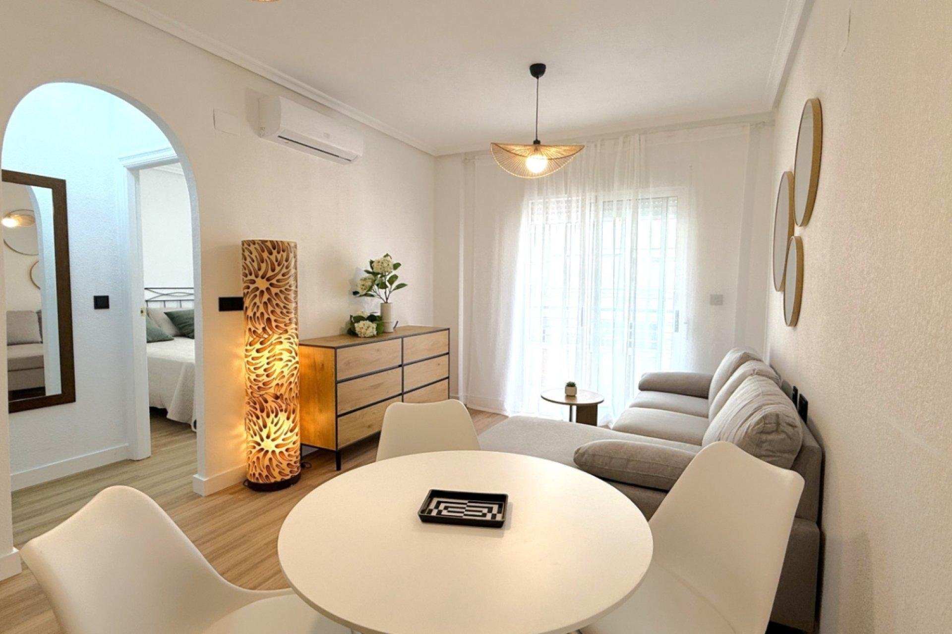 Huoneisto Torrevieja, Alicante, Espanja 2 makuuhuonetta, 50 m2 No. 184287