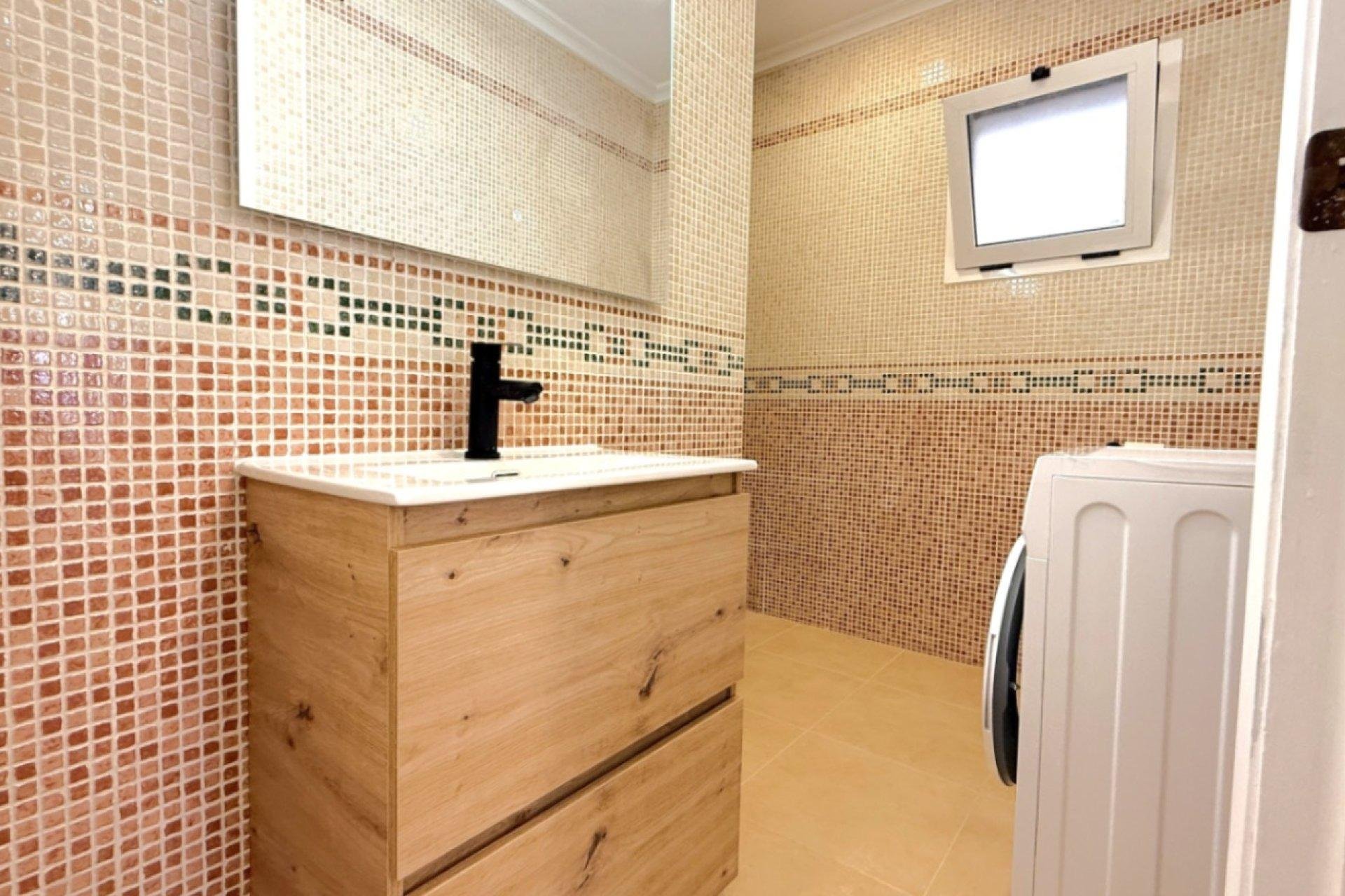 Huoneisto Torrevieja, Alicante, Espanja 2 makuuhuonetta, 50 m2 No. 184287